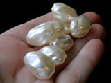 7 20mm White Baroque Oval Pearl Beads Vintage Cultura Pearls Made in Japan Faux Plastic Pearl Coin Bead Jewelry Making Beads for Stringing