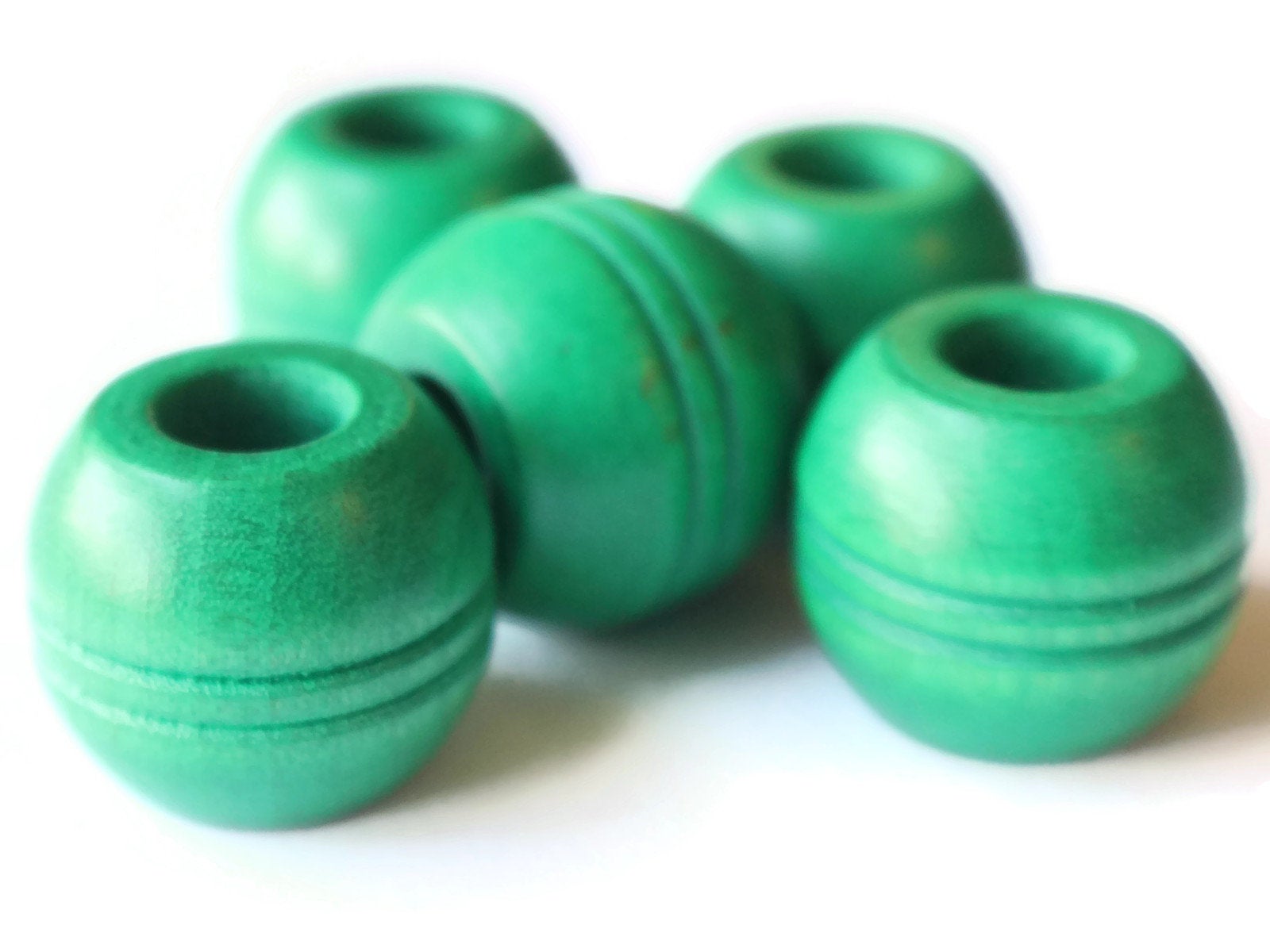 5 26mm Round Green Wooden Macrame Beads