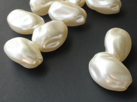 10 25mm White Baroque Oval Pearl Beads Vintage Cultura Pearls Made in Japan Faux Plastic Pearl Coin Bead Jewelry Making Beads for Stringing